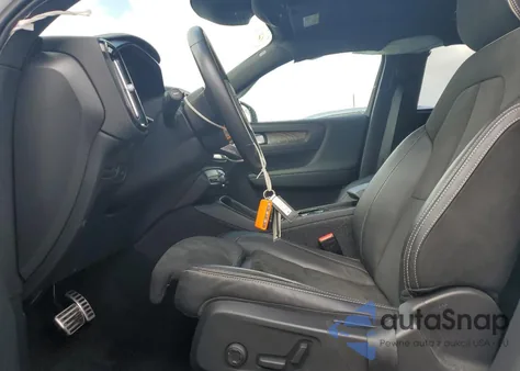 2022 Volvo Xc40 T5 R-Design z USA, uszkodzony, nr VIN YV4162UM6N2731486